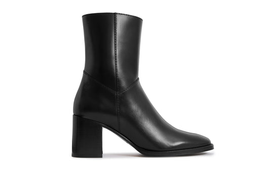 Isleworth Black Leather