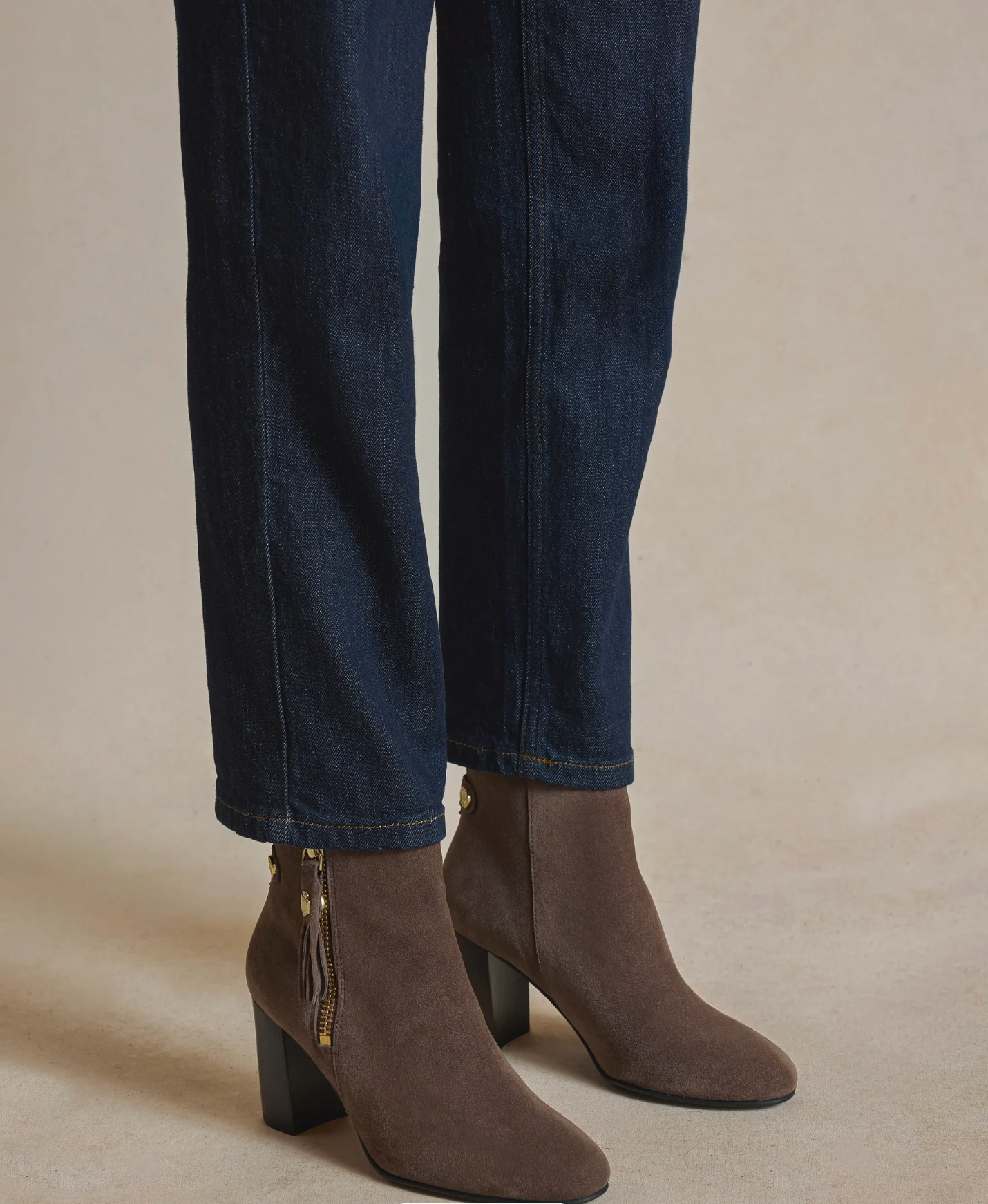 'Oakham' Deep Taupe